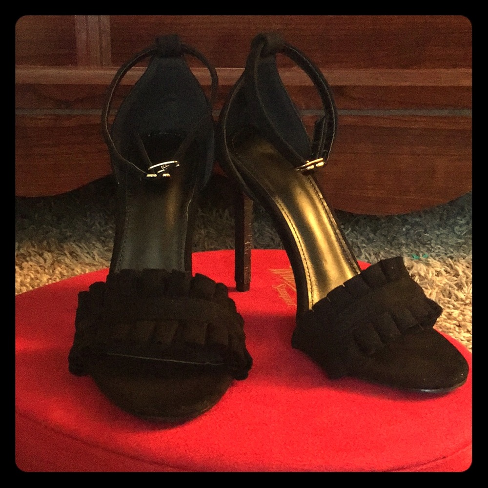 Elegant Stiletto Heel Ruffle Sandals